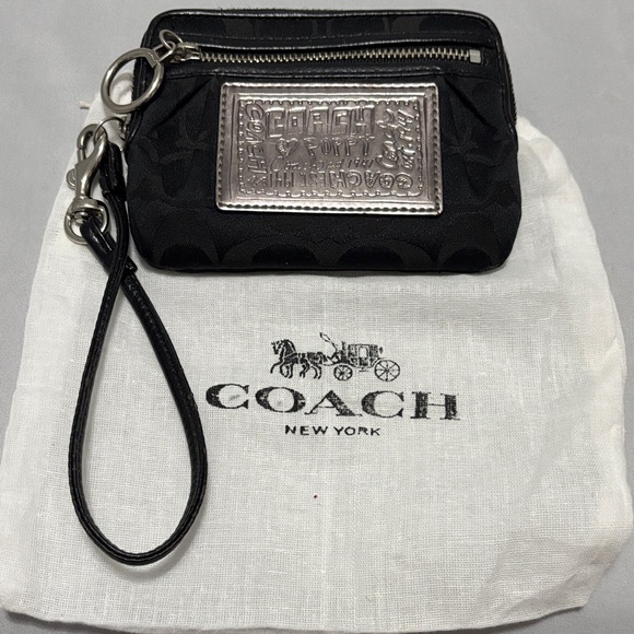 GUC Coach Poppy Black Wristlet with Silver Plate - Picture 1 of 9